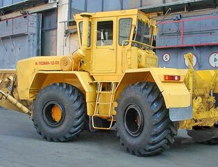 Промышленный трактор Кировец К-703МА-12