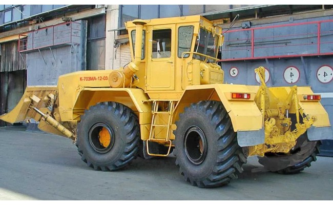 Промышленный трактор Кировец К-703МА-12